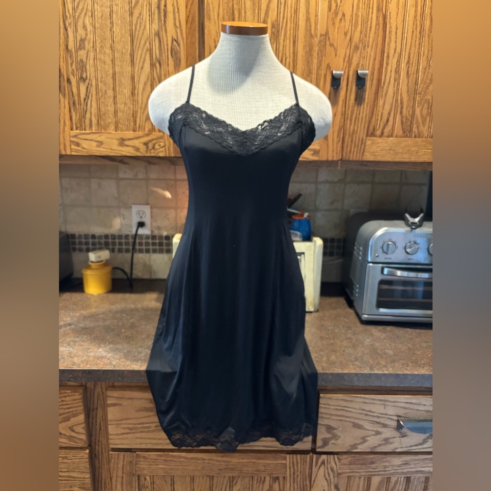 🩵Relativity Black Lace Trim Chemise